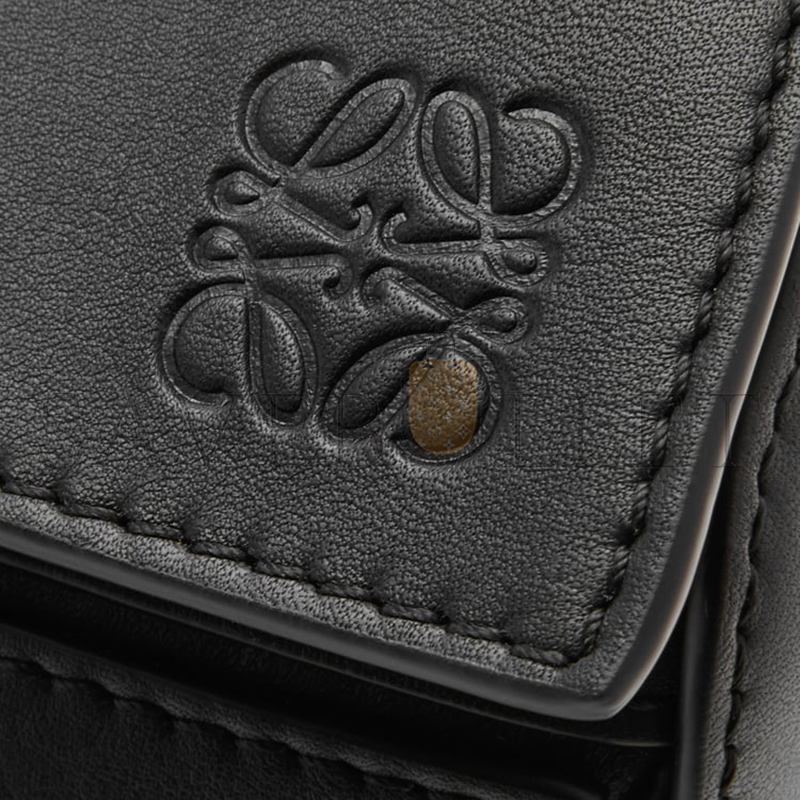LOEWE SMALL PUZZLE BAG IN SMOOTH CALFSKIN A510S21XAE (24*16.5*10.5cm) LOEWE SMALL PUZZLE BAG IN SMOOTH CALFSKIN A510S21XAE (24*16.5*10.5cm)